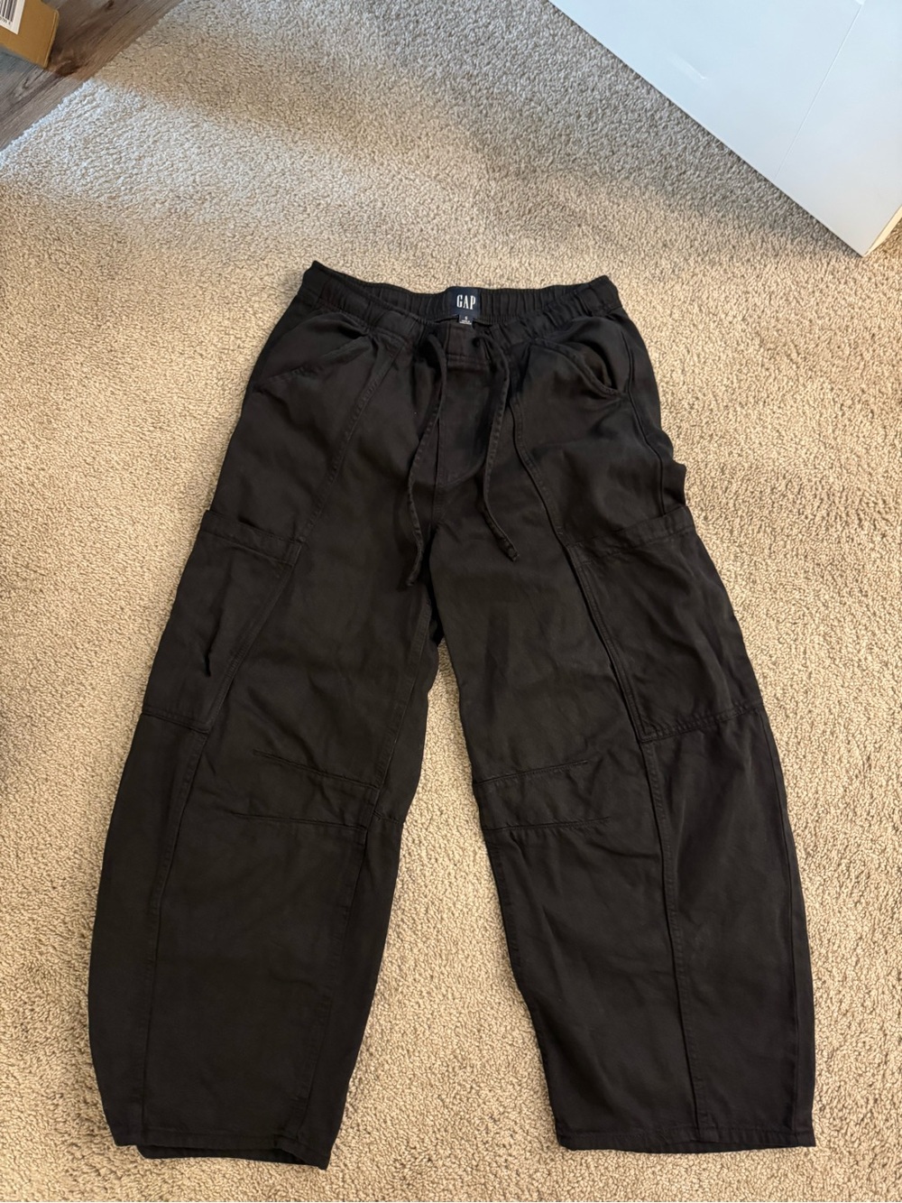 GAP women’s Black Cargo Jogger Pants